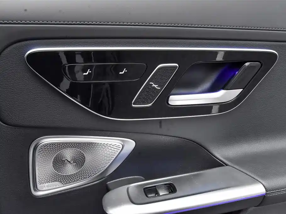 Фото 17 - Mercedes-Benz C-Class