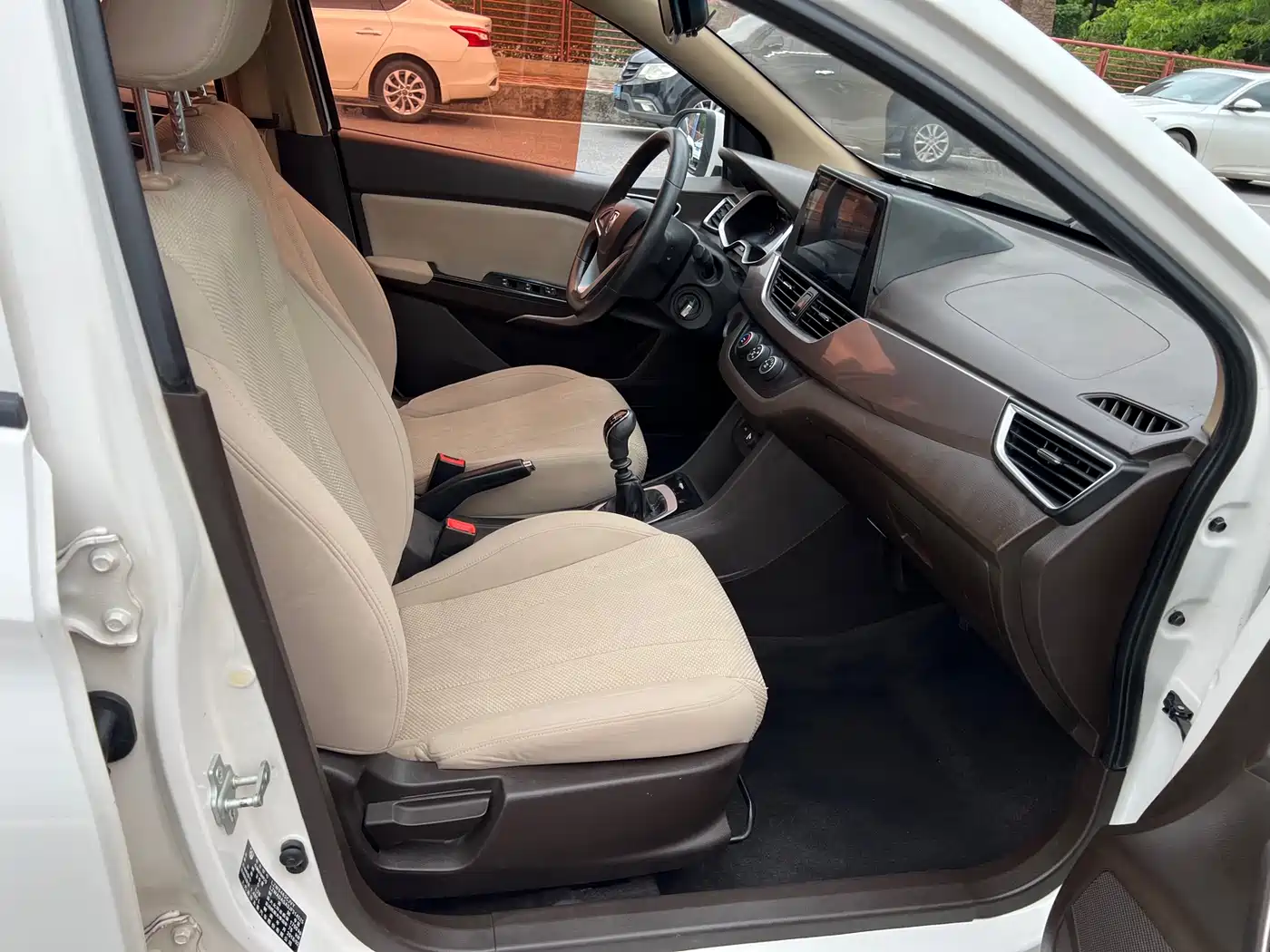 Baojun 310W 2018 2017 1.5L Manual Comfort China V