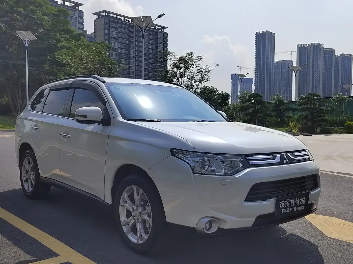 Mitsubishi Outlander (Import) 2013 2014 2.4L 4WD Luxury Value Edition 5-seater