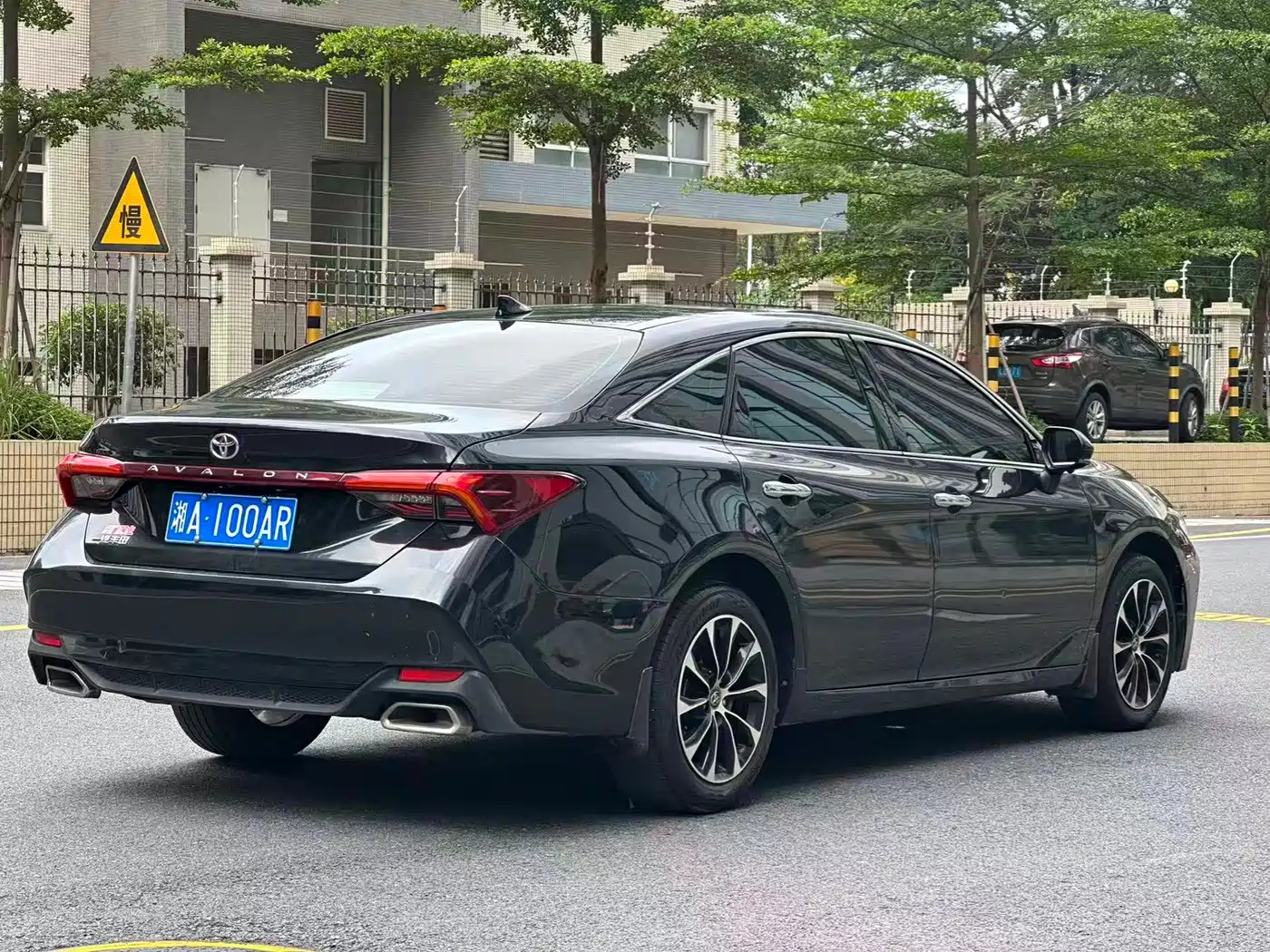 Toyota Avalon 2022 2.0L Luxury Edition фото 9
