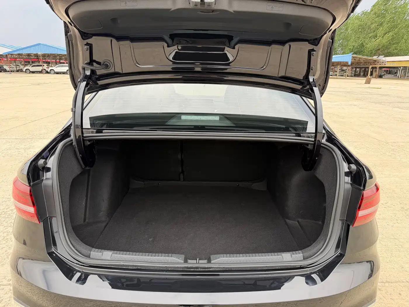 Volkswagen Lavida 2023 Facelift 1.5L Auto Full Comfort Edition фото 16