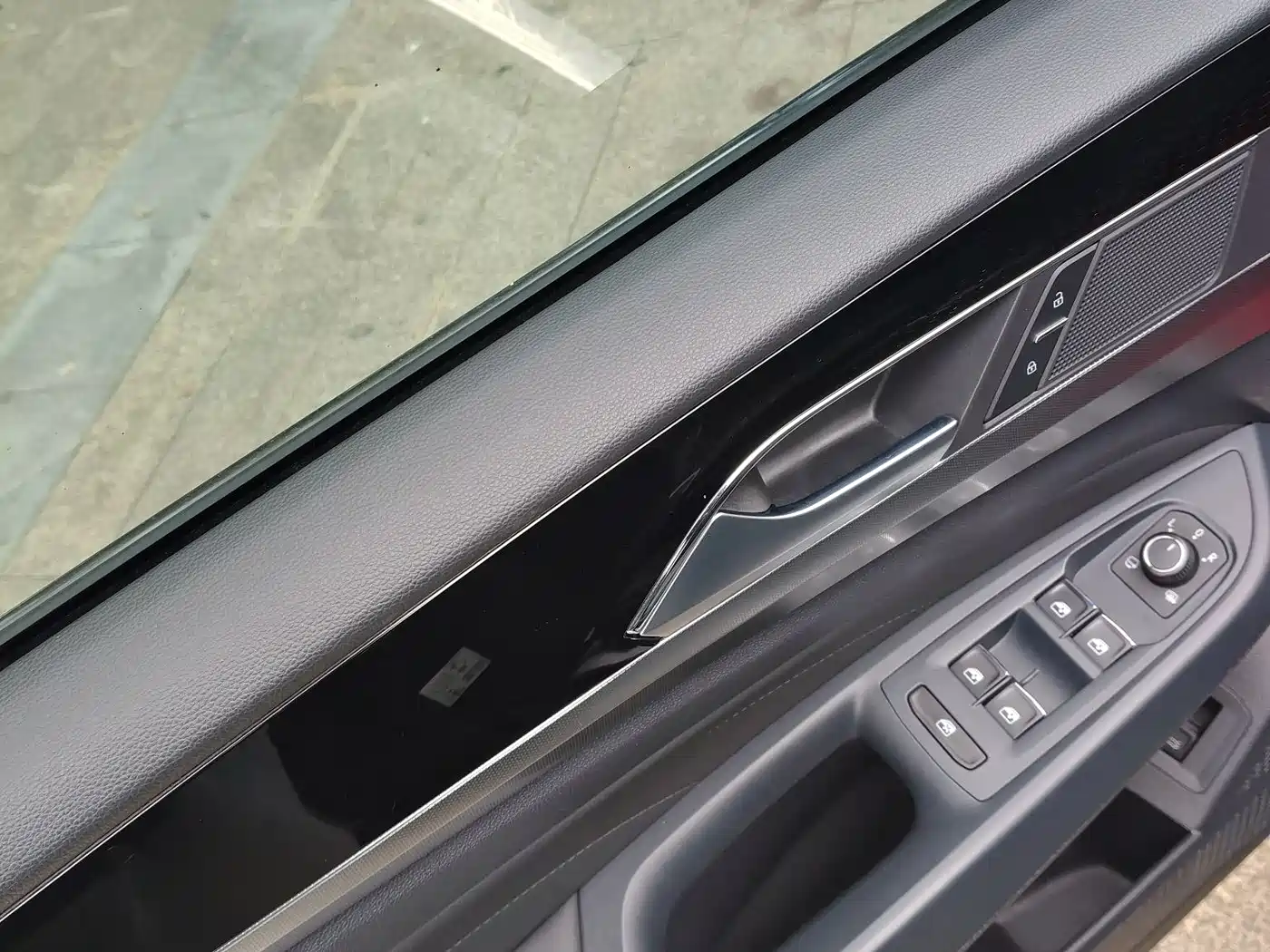 Volkswagen Passat 2022 330TSI Starlight Luxury Edition фото 9