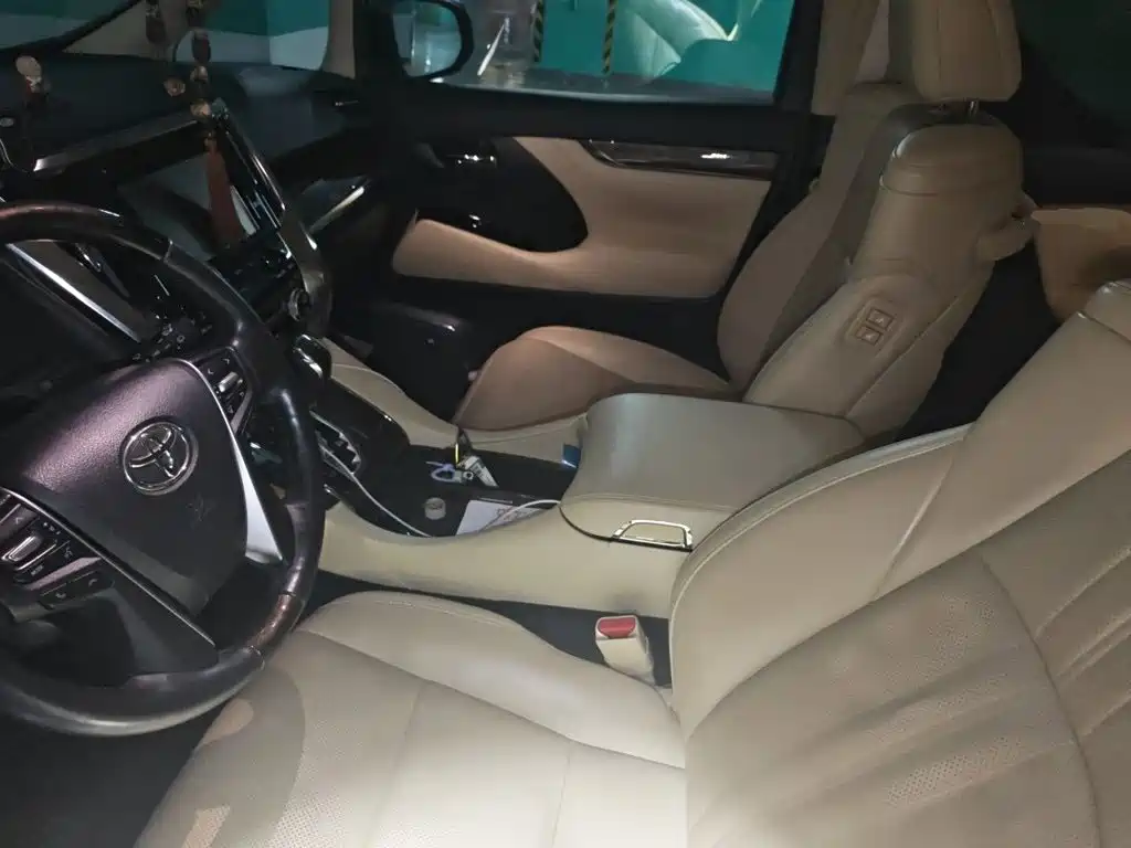 Photo 8 - Toyota Vellfire