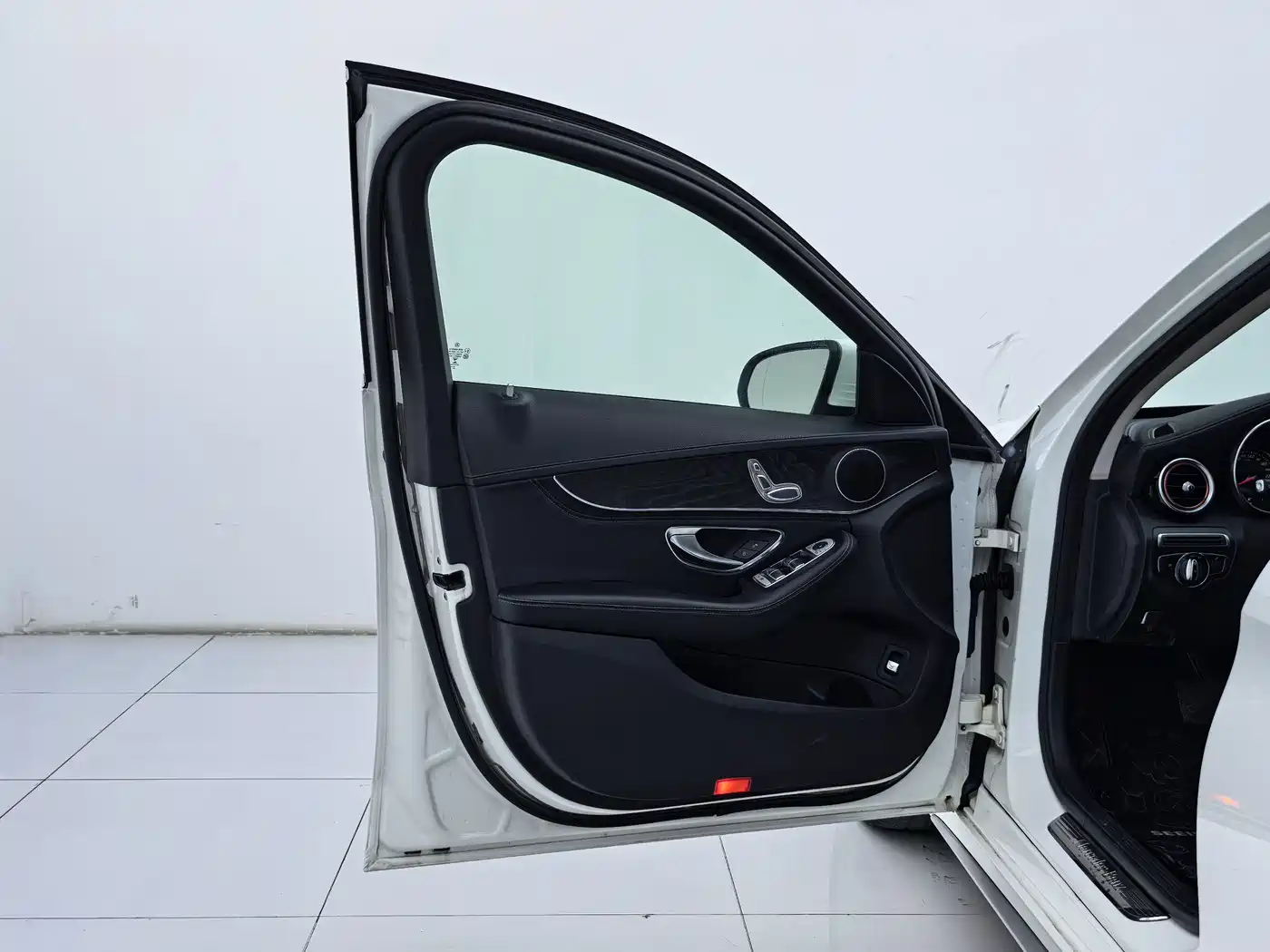 Mercedes-Benz C-Class 2015 Facelift C 180 L Sport фото 24