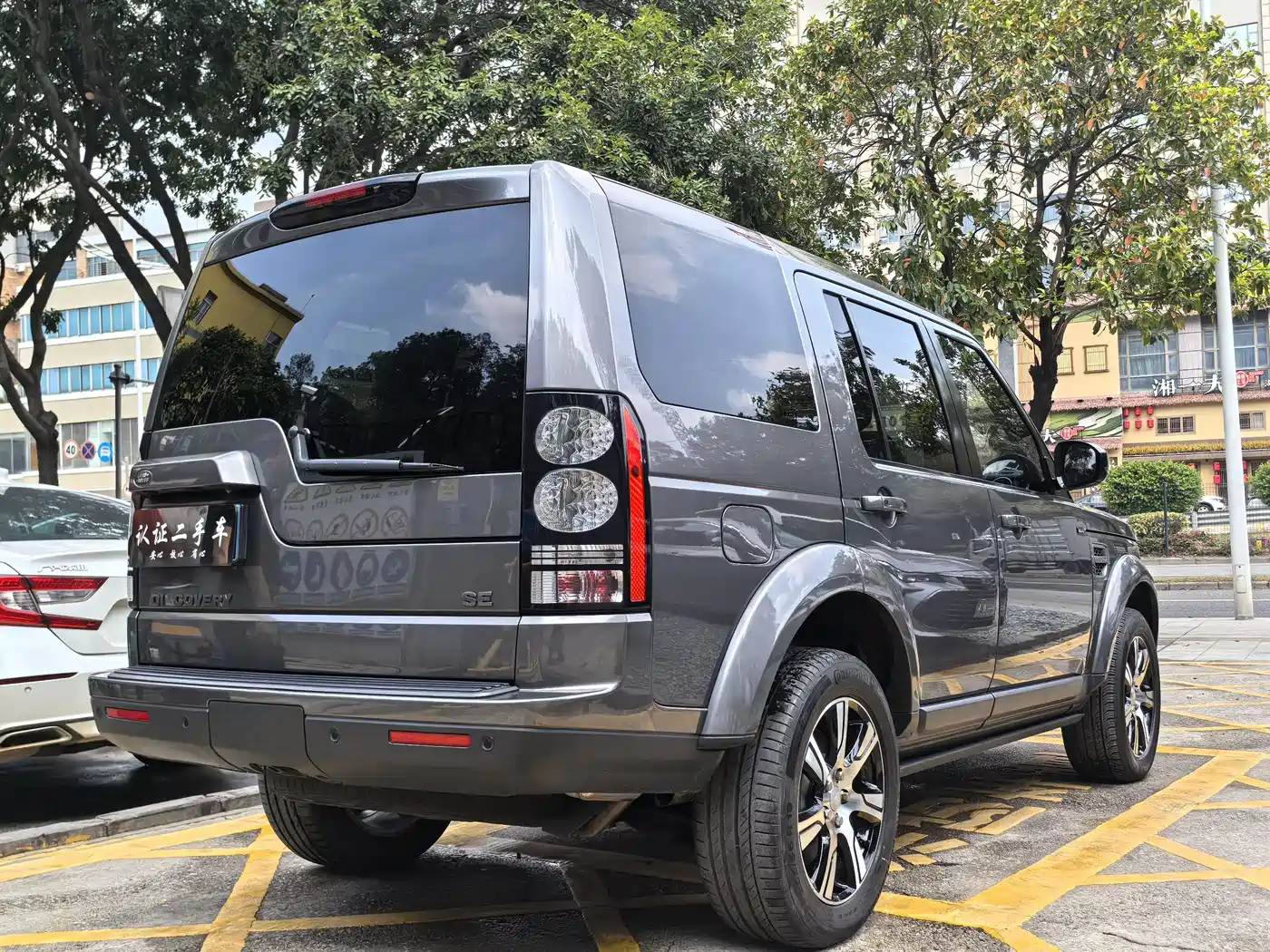 Land Rover Discovery 2015 3.0 SC V6 SE фото 6