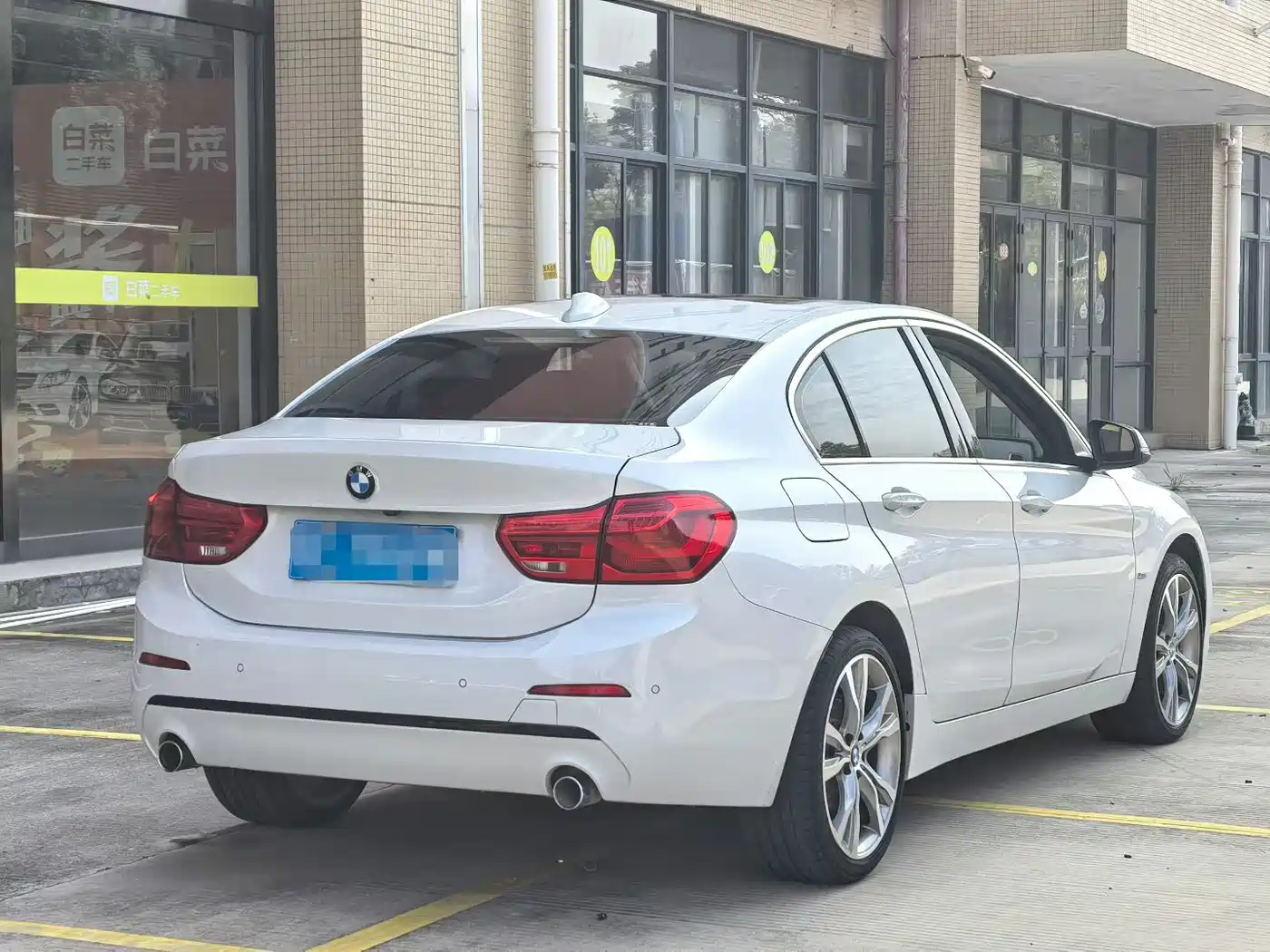 BMW 1 Series 2018 125i Sport Edition фото 7