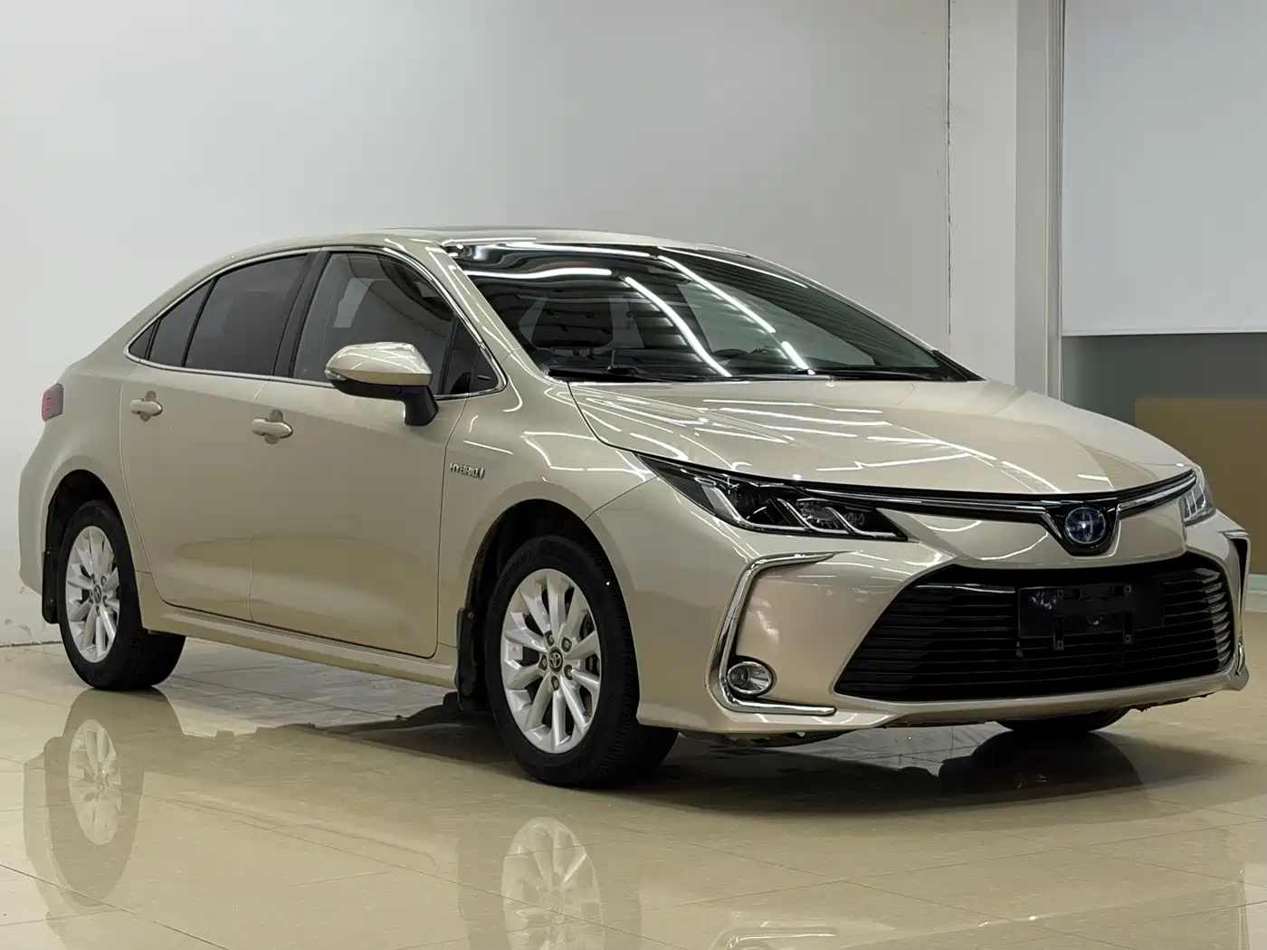 Toyota Corolla 2019 Hybrid 1.8L E-CVT GL-i Elite Edition фото 3