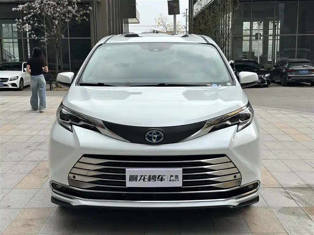Toyota Sienna 2021 2.5L Hybrid Comfort Edition фото 4