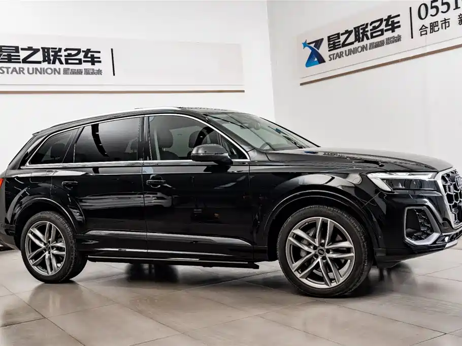 Audi Q7 2024 45 TFSI quattro S line Sport фото 5