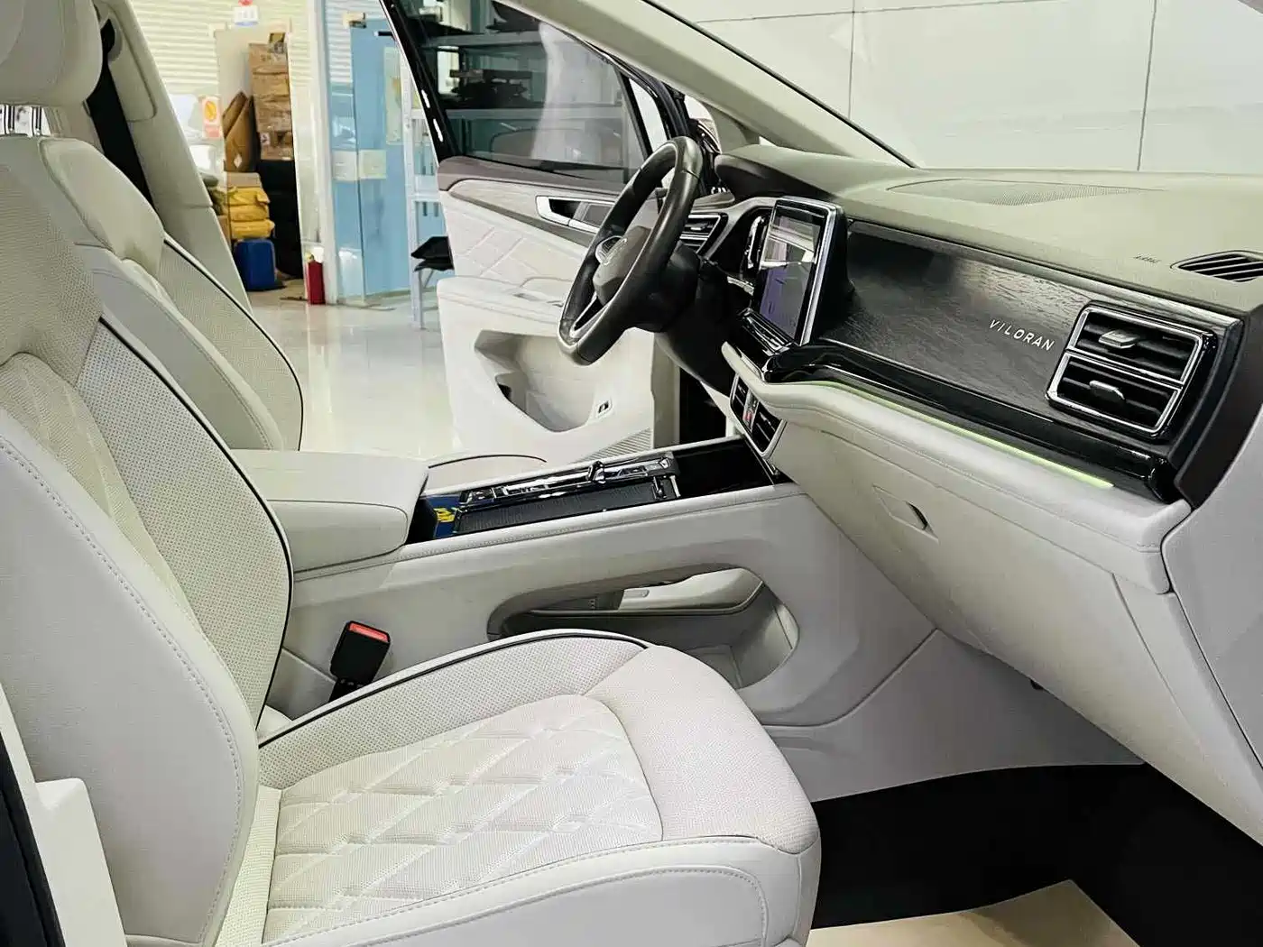 Volkswagen Viloran 2022 380TSI Premium Edition фото 7
