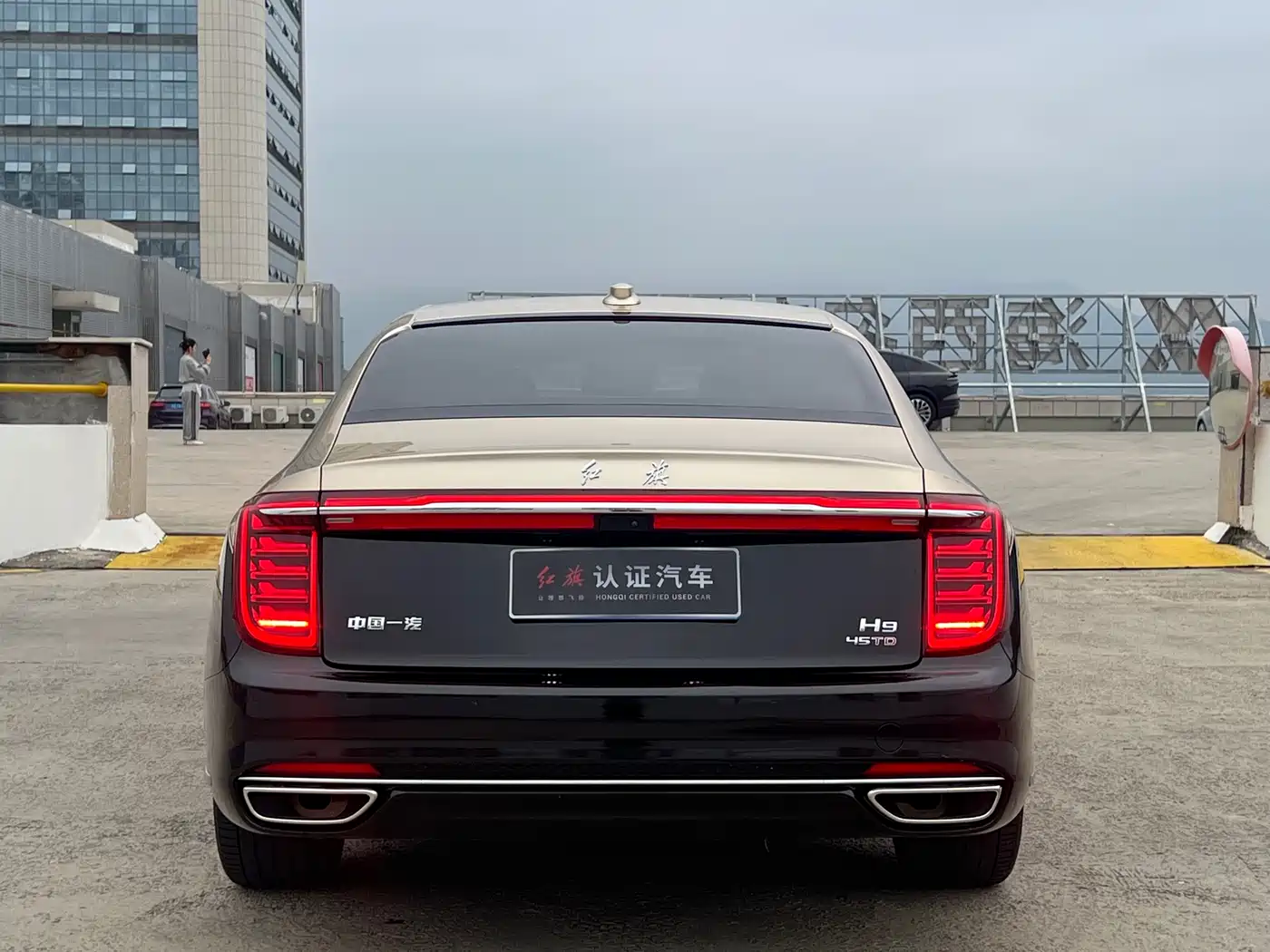 Hongqi H9 2022 2.0T Smart Connect Flag Enjoy Edition фото 10