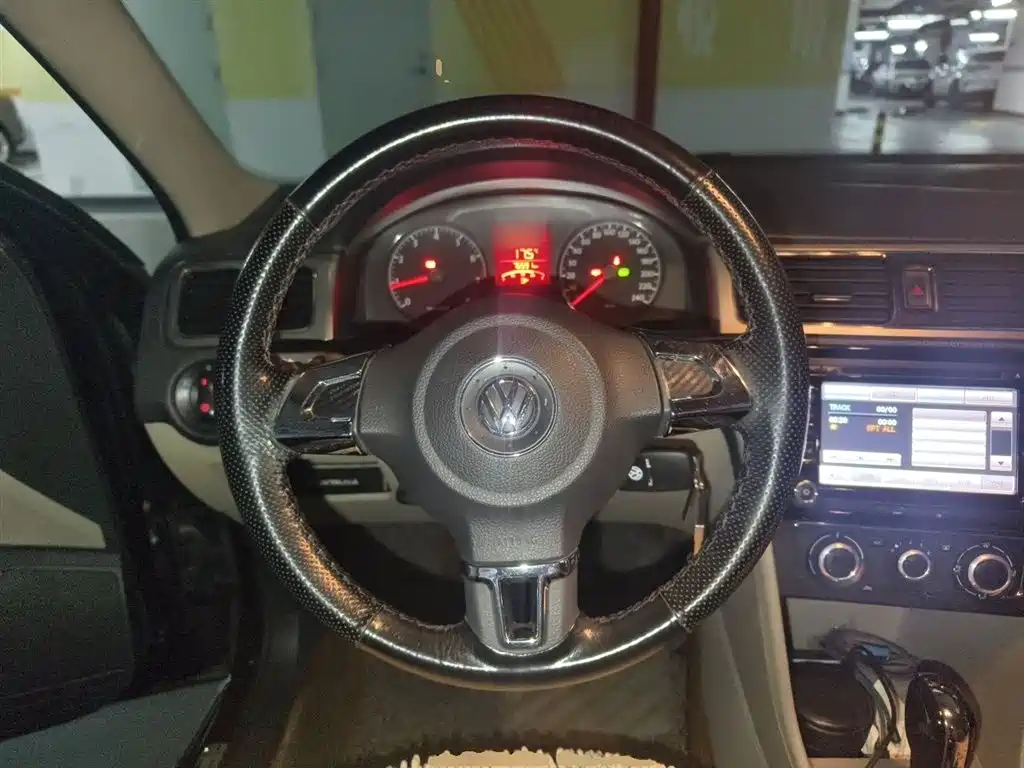 Volkswagen Santana 2015 1.6L Automatic Comfort Edition фото 7