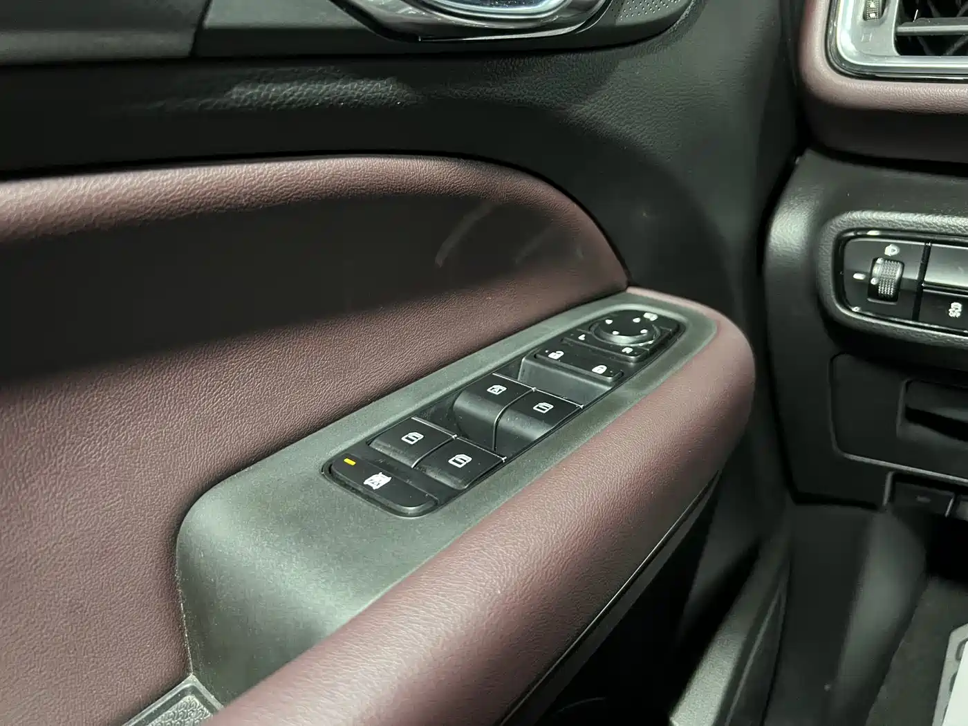 GAC Trumpchi Trumpchi M6 2021 270T DCT Premium Edition (7-seater) фото 11