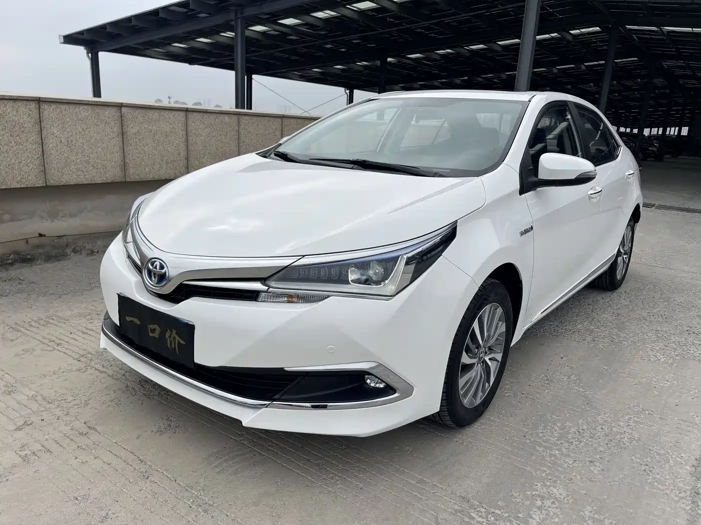 Toyota Corolla 2016 Dual Hybrid 1.8L E-CVT Elite Edition