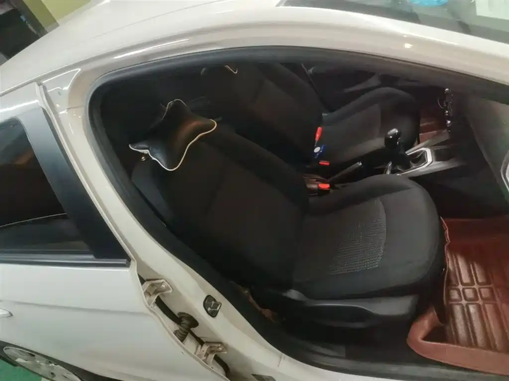 Peugeot 301 2014 1.6L Manual Comfort Edition фото 25