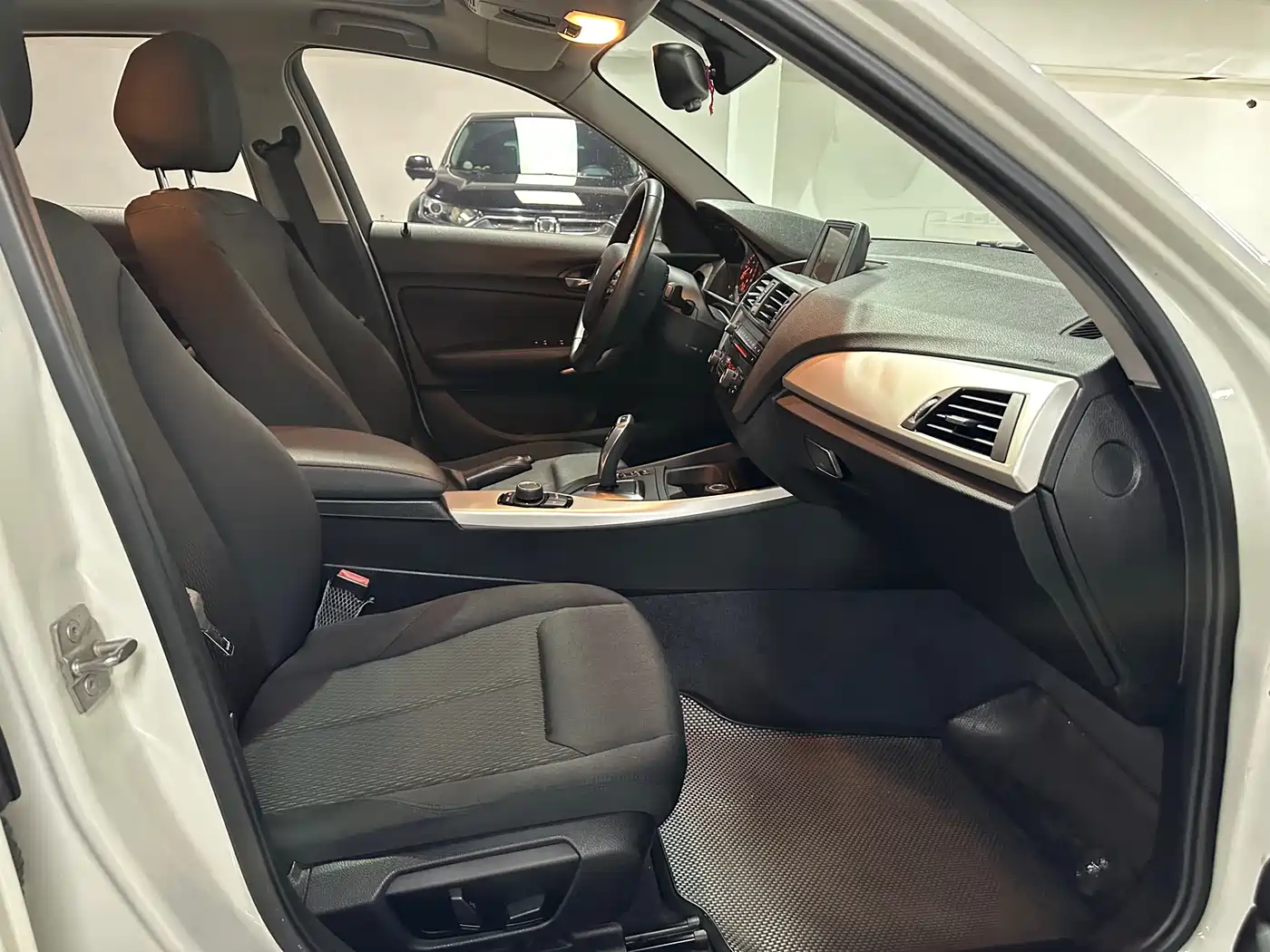 BMW 1 Series (Import) 2013 Facelift 118i Leading Model фото 6