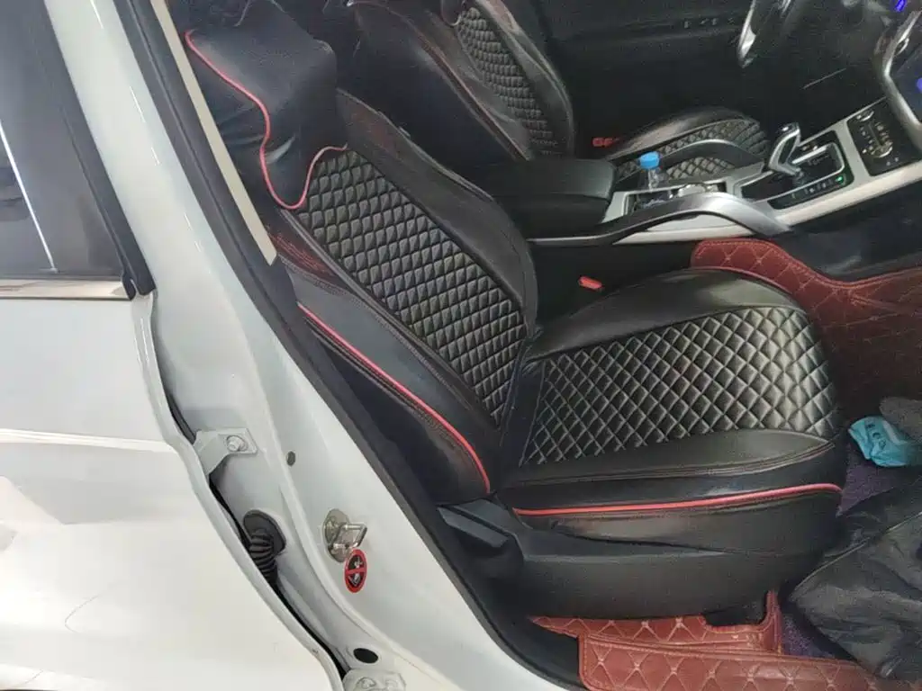 Фото 25 - Geely Atlas