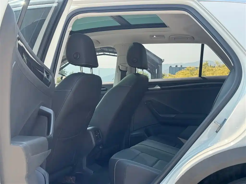 Volkswagen T-ROC 2018 280TSI DSG 2WD Comfort (China V) фото 4
