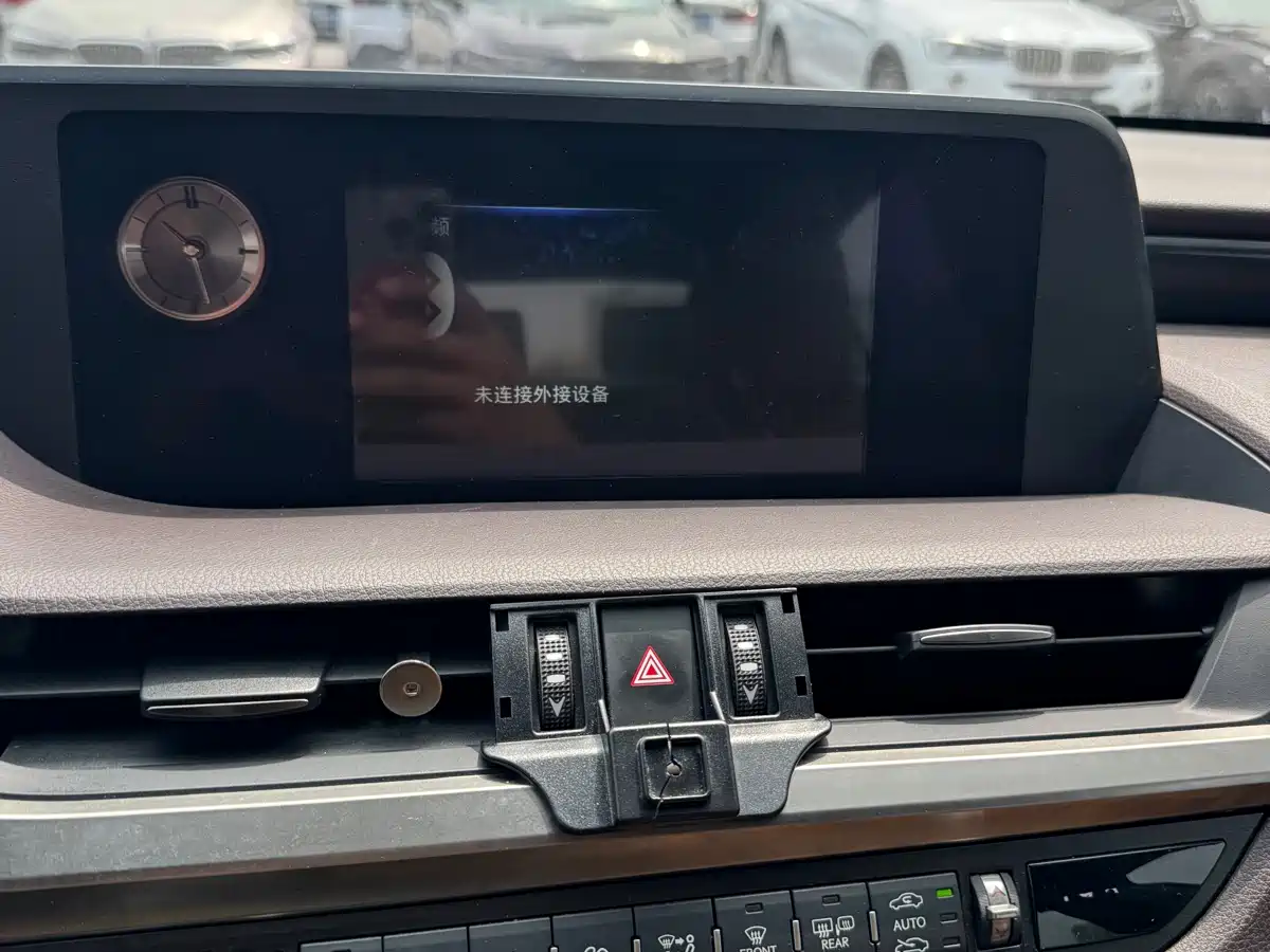 Lexus ES 2018 300h Excellence Edition China V фото 14