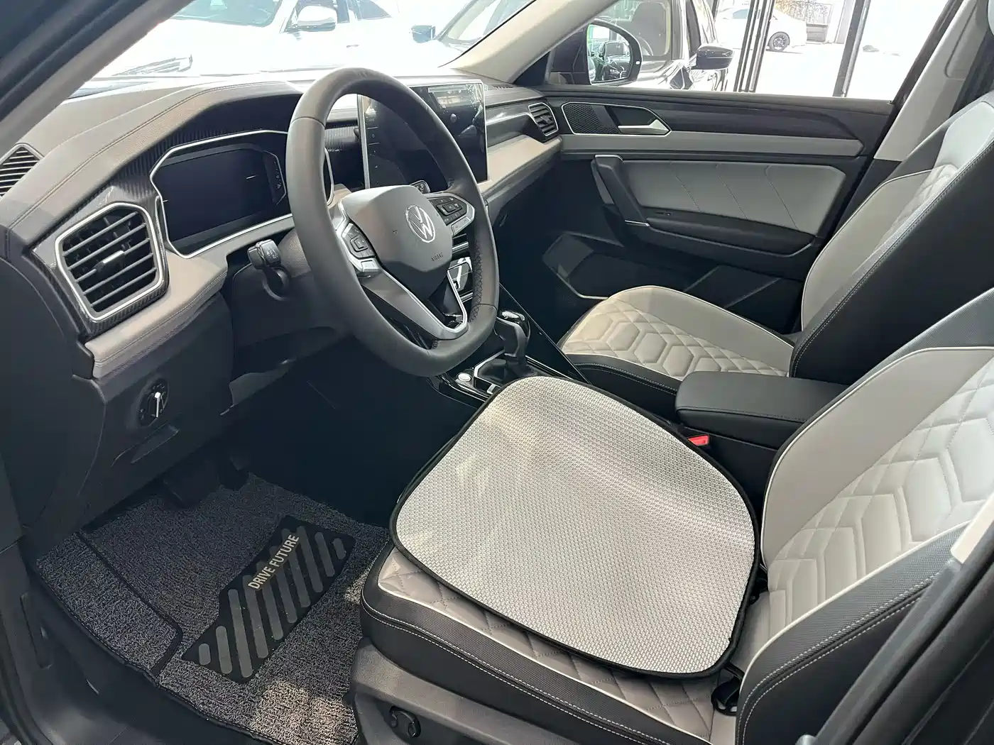 Volkswagen Tayron 2024 330TSI 2WD Luxury Plus Advanced фото 7