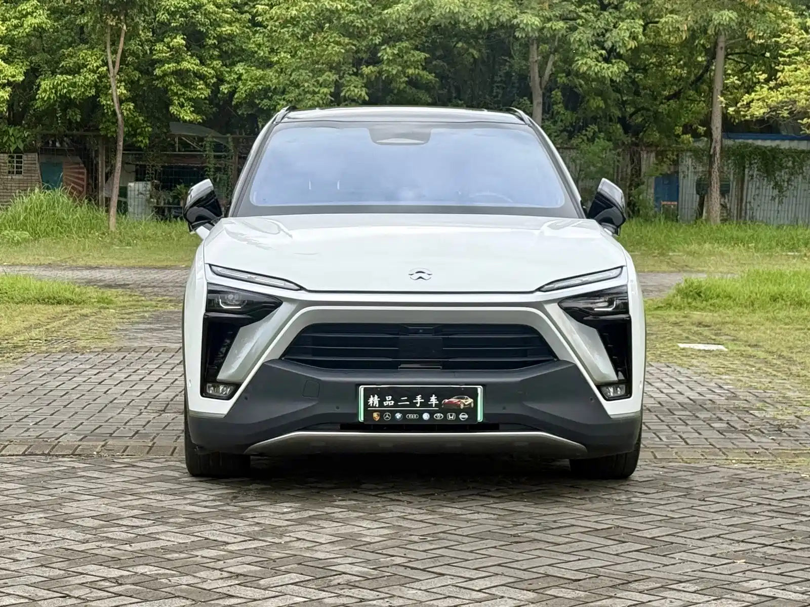 Фото 2 - NIO ES8
