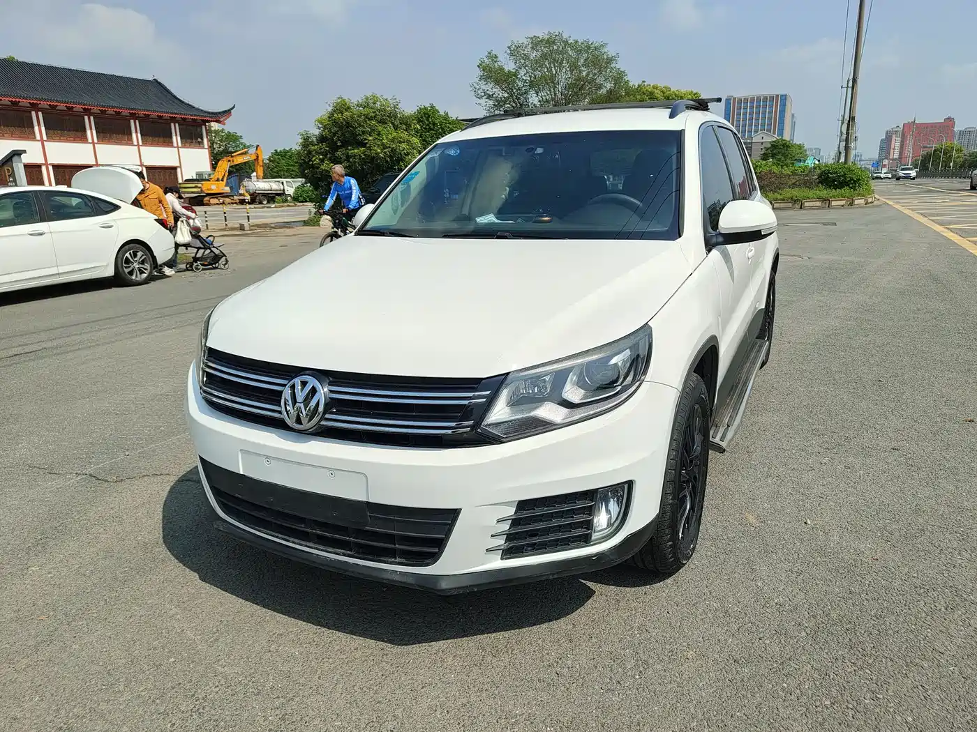 VOLKSWAGEN TIGUAN