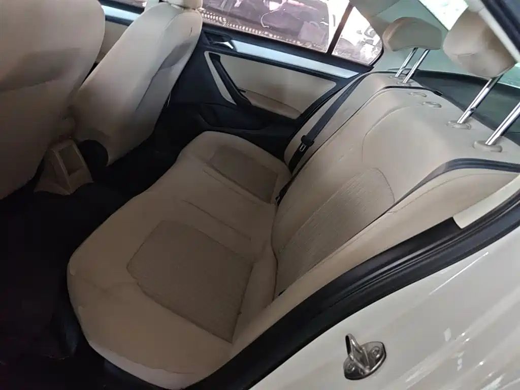 Volkswagen Jetta 2015 1.6L Auto Comfort фото 17