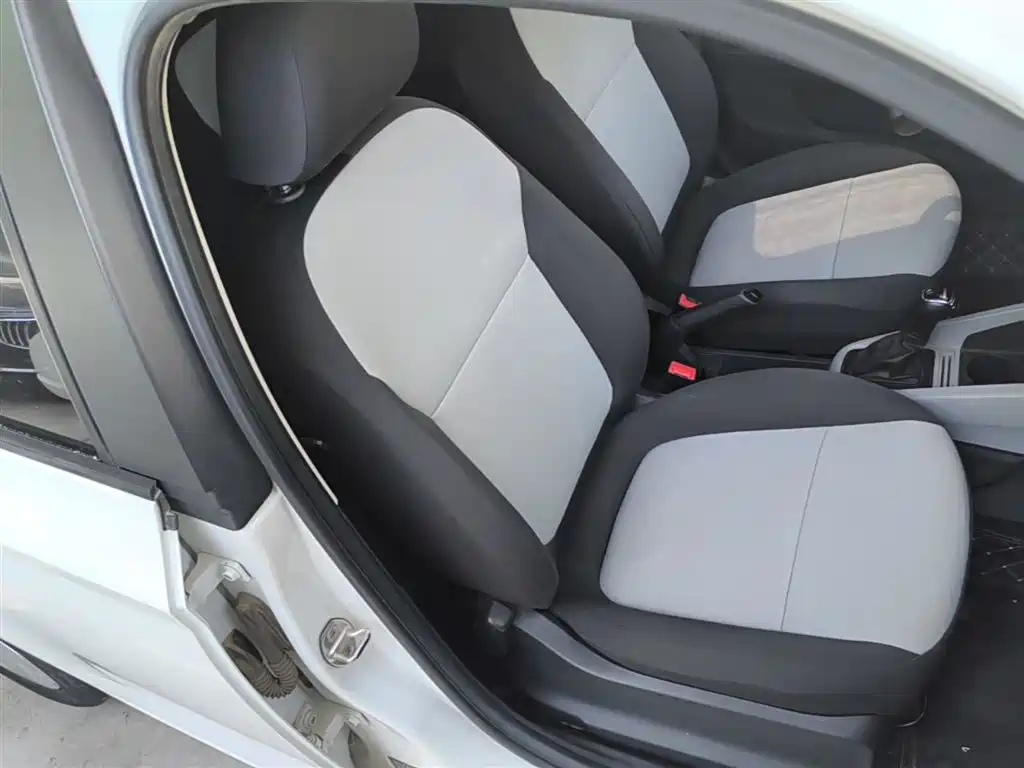 Škoda Fabia 2017 1.4L Auto Car Enjoy Edition фото 25