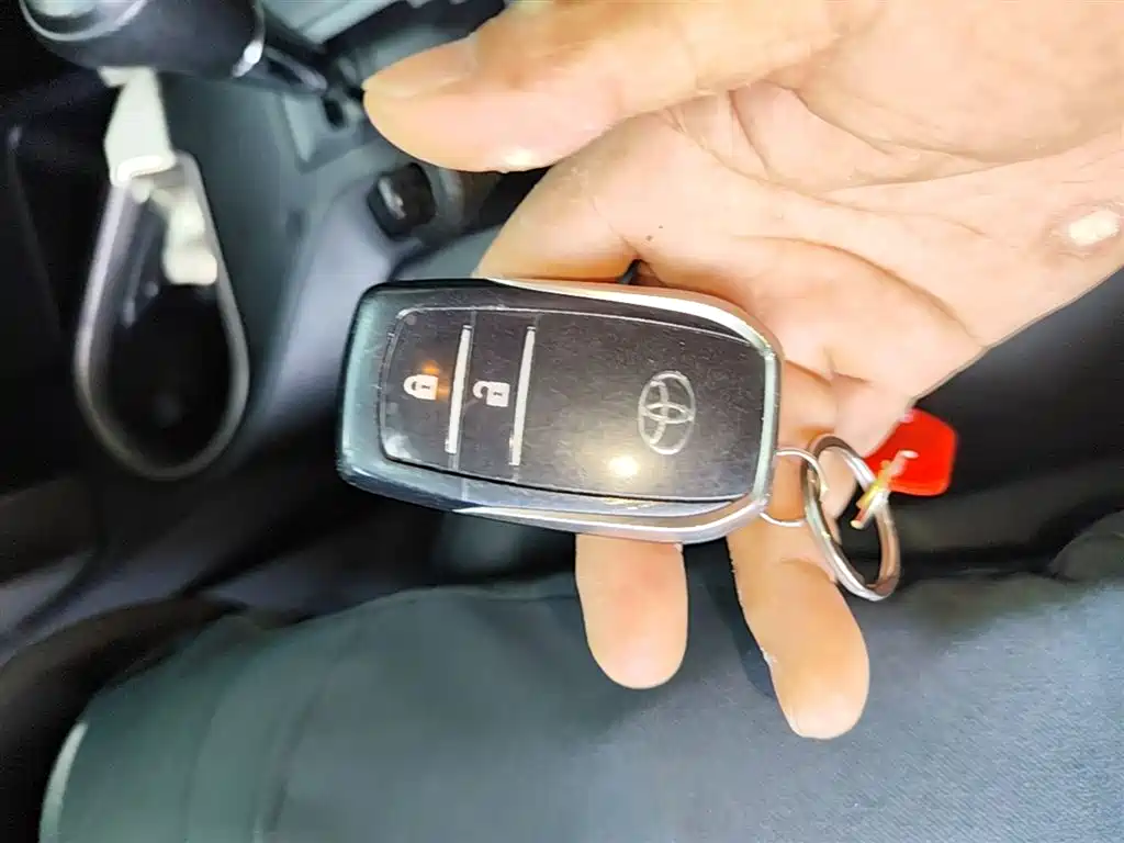 Toyota RAV4 Rongfang 2016 2.0L CVT 2WD Trend (China V) фото 9