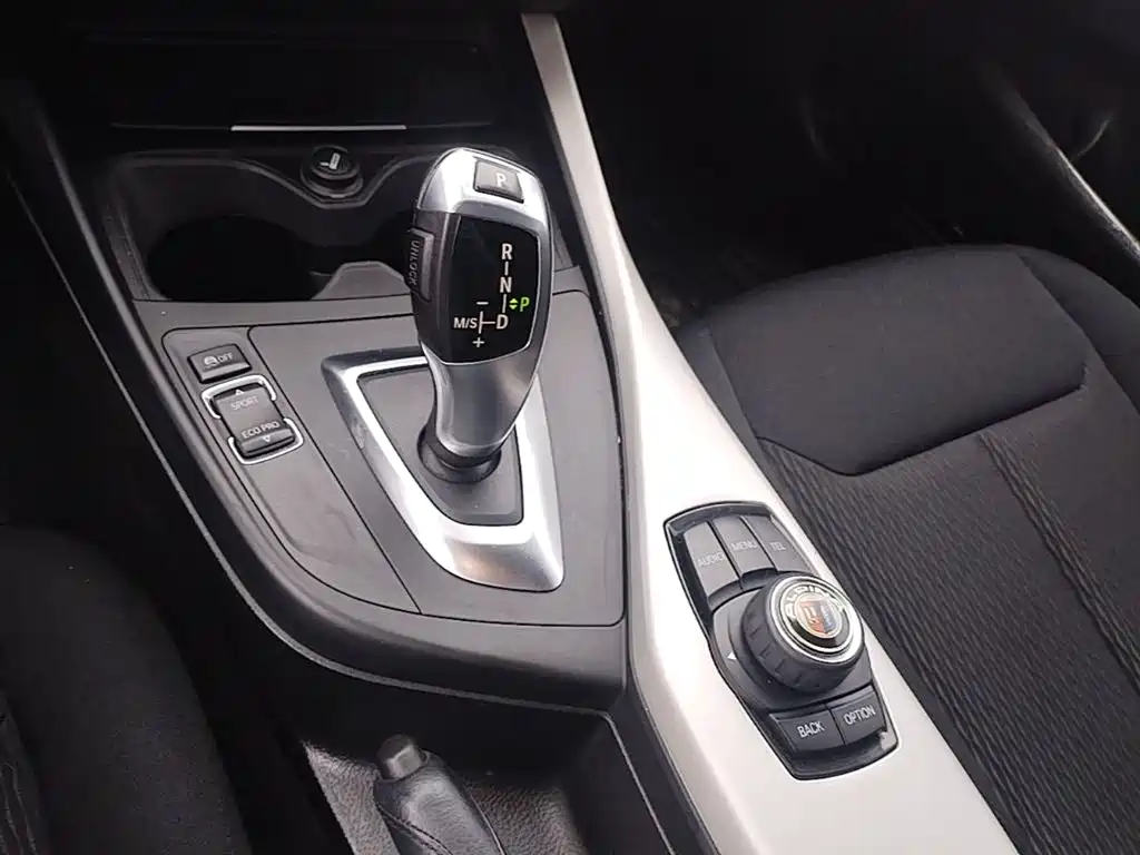 BMW 1 Series (Import) 2015 120i Leading фото 14