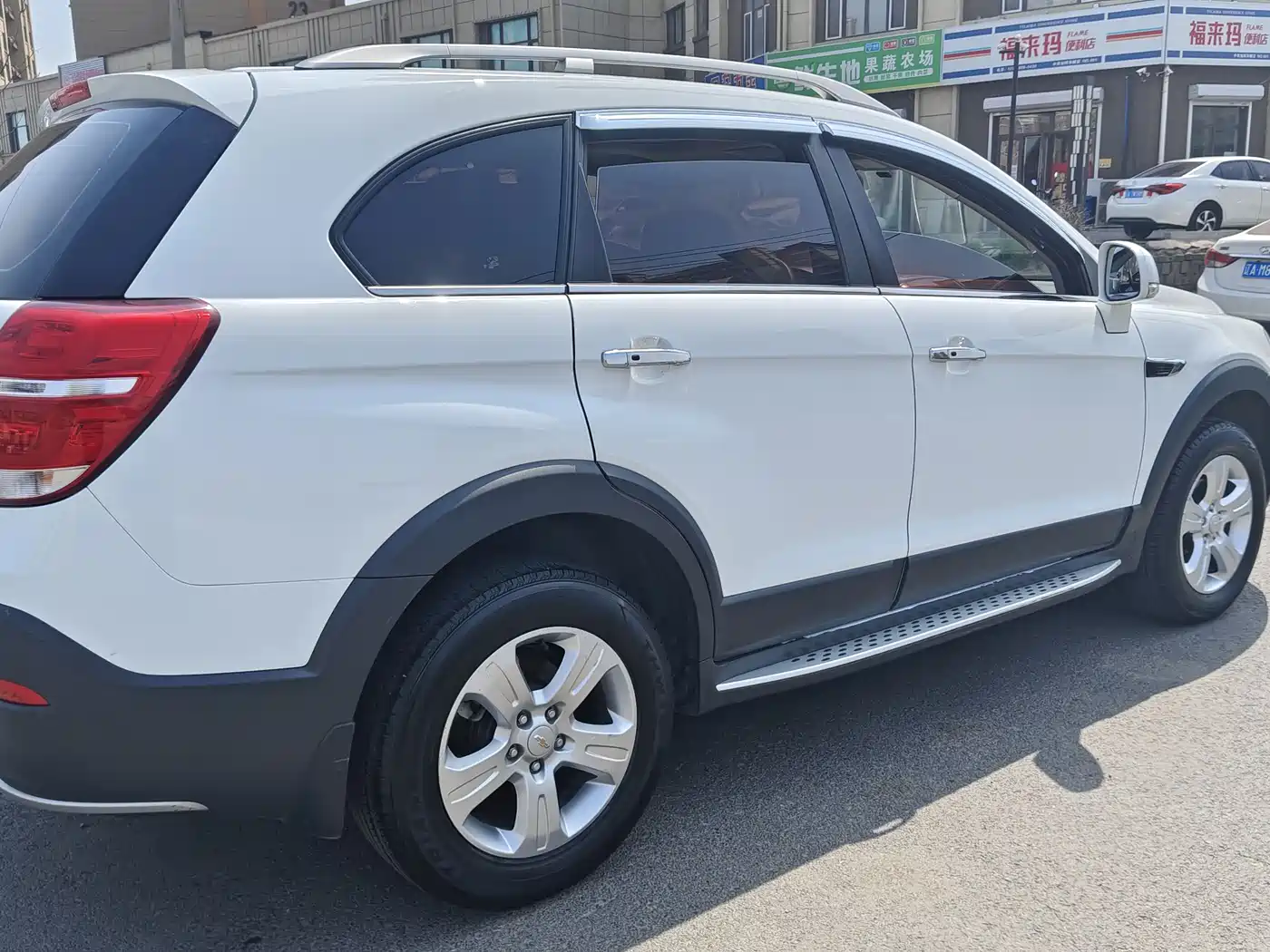 Chevrolet Captiva 2017 2.4L 2WD Luxury Edition 7-Seater фото 5
