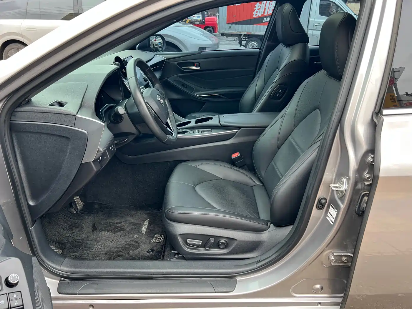Toyota Avalon 2019 Hybrid 2.5L Luxury Edition China V фото 9