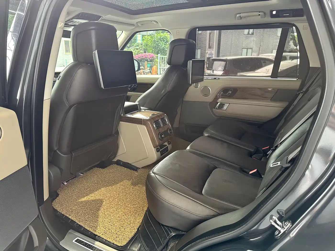 Land Rover Range Rover 2019 3.0 SC V6 Heritage Extended Edition фото 3