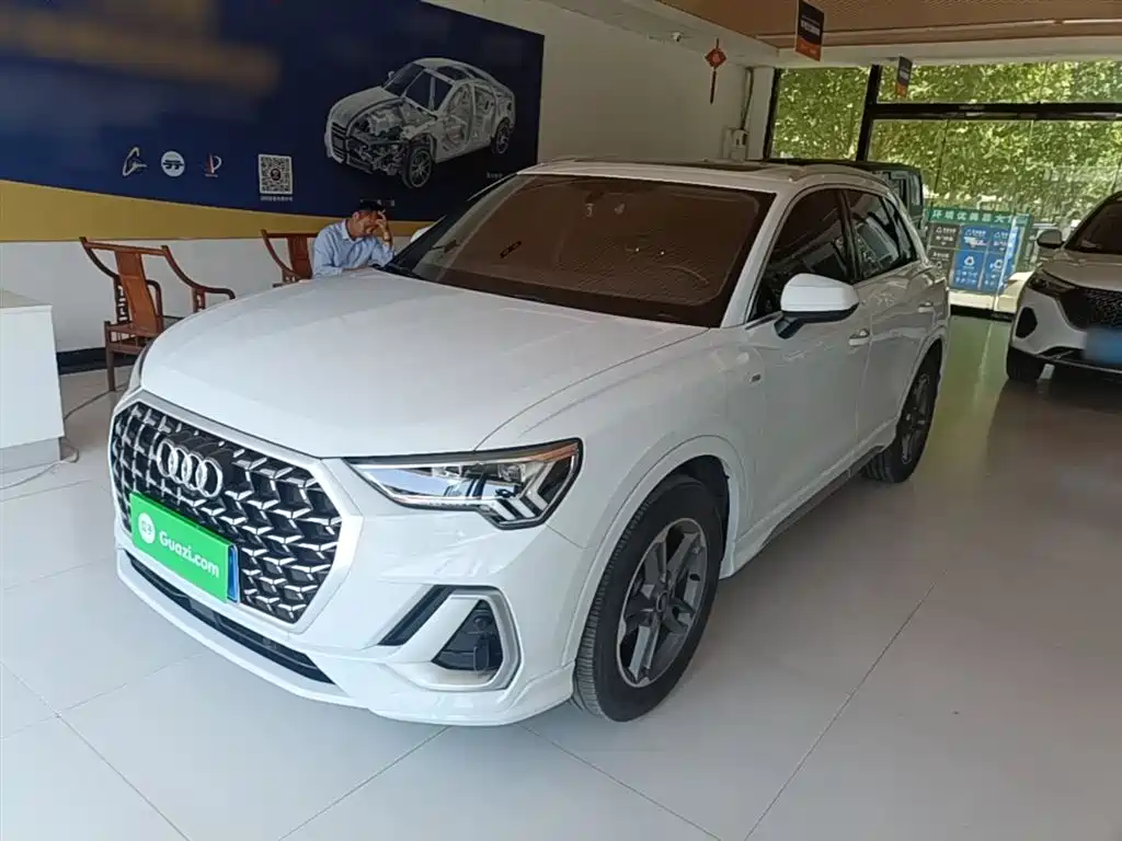 AUDI Q3 2025