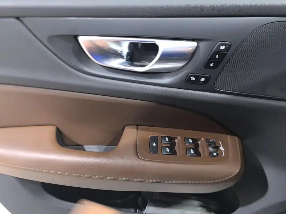 Volvo S60 2024 2025 B4 Smart Luxury Edition