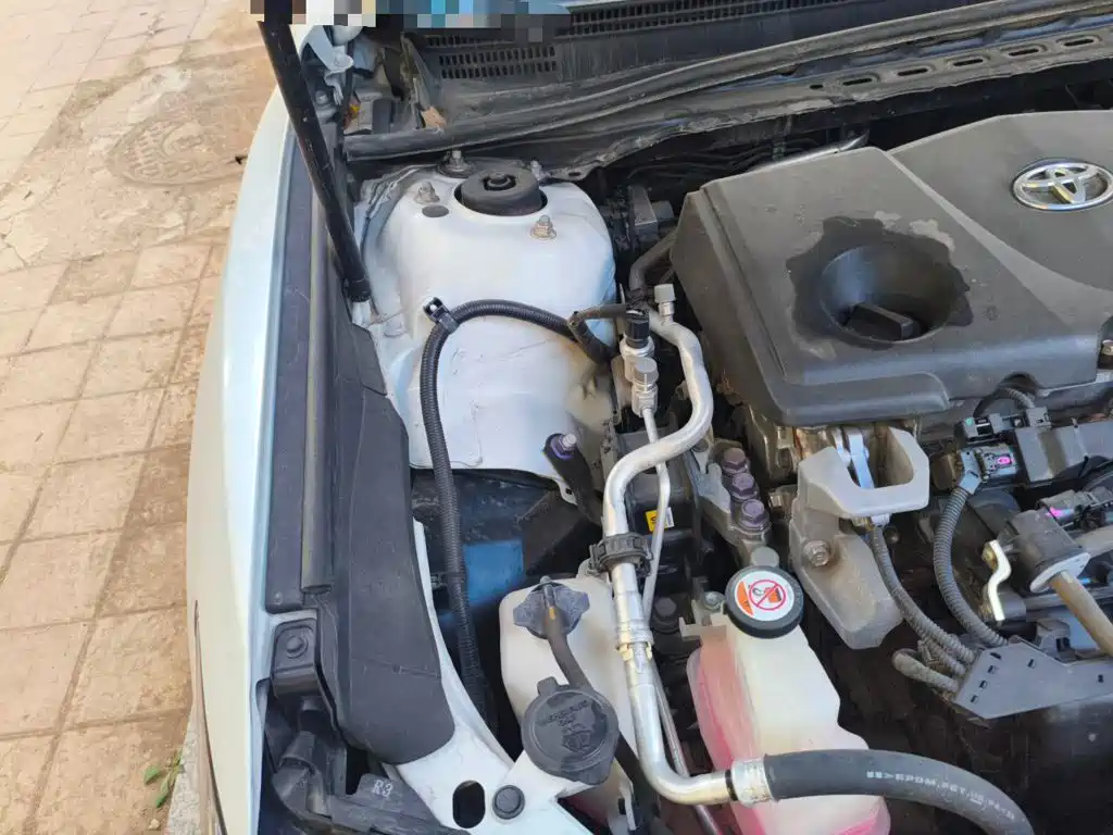 Фото 20 - Toyota Camry