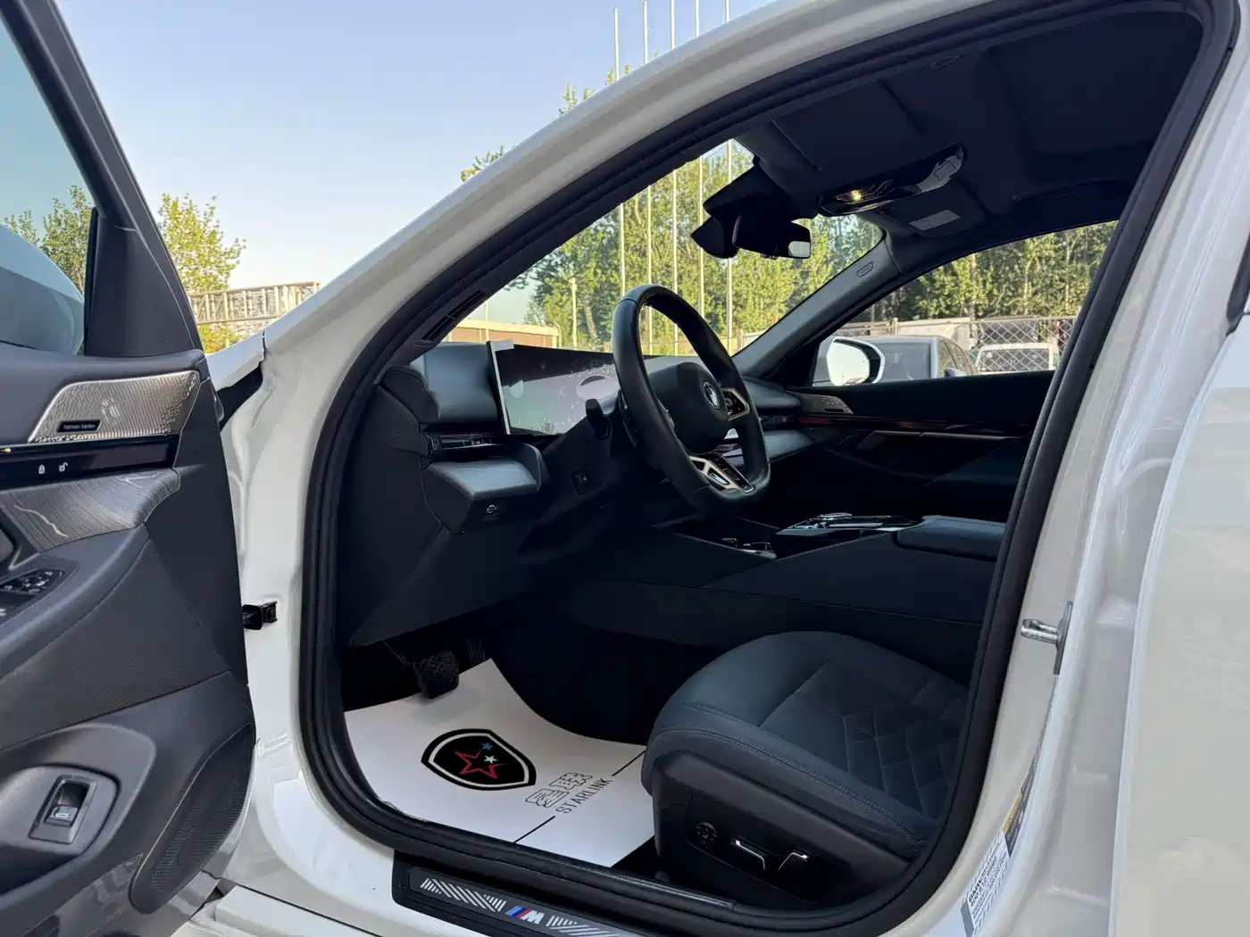 BMW i5 2024 eDrive 35L Premium Model M Sport Package фото 9