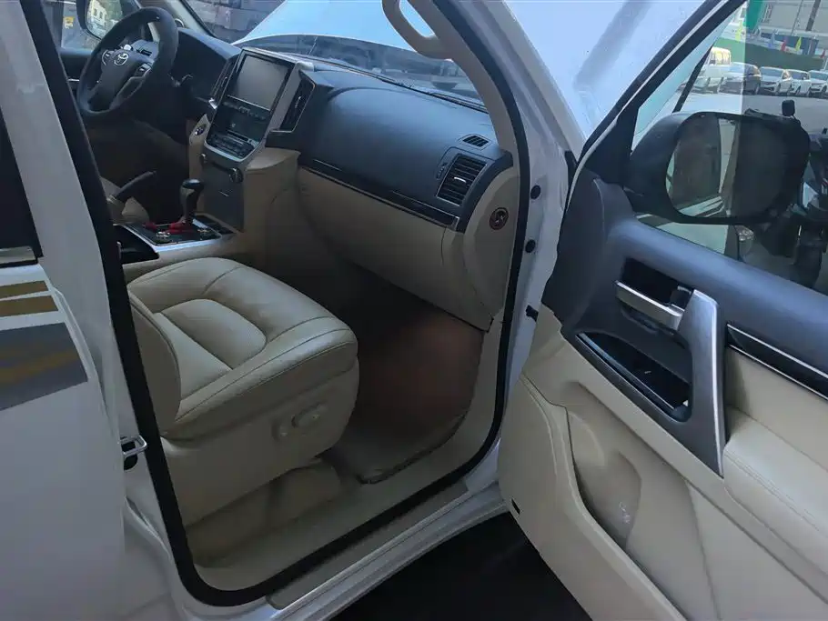 Toyota Land Cruiser 2016 4.6L Automatic VX-R фото 8