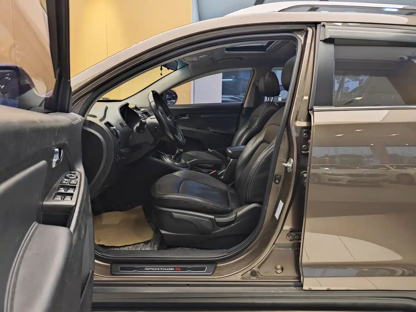 Kia Sportage 2014 2.0L Manual 2WD GLS Edition фото 13