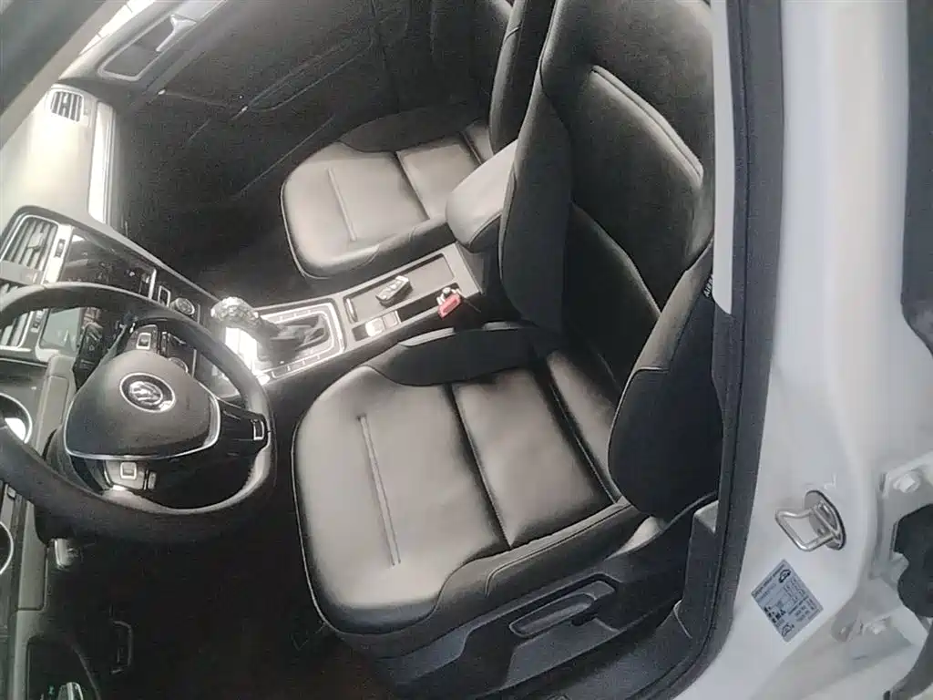 Volkswagen Golf 2020 Beloved Edition 280TSI DSG Comfort фото 15