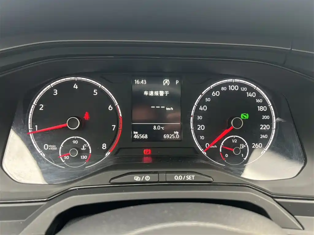 Volkswagen Polo 2019 Plus 1.5L Automatic Panorama Enjoyment Edition фото 6