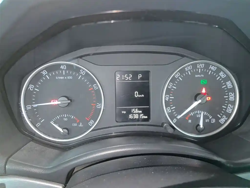 Škoda Octavia 2015 Classic 1.6L Automatic Elite Edition фото 12