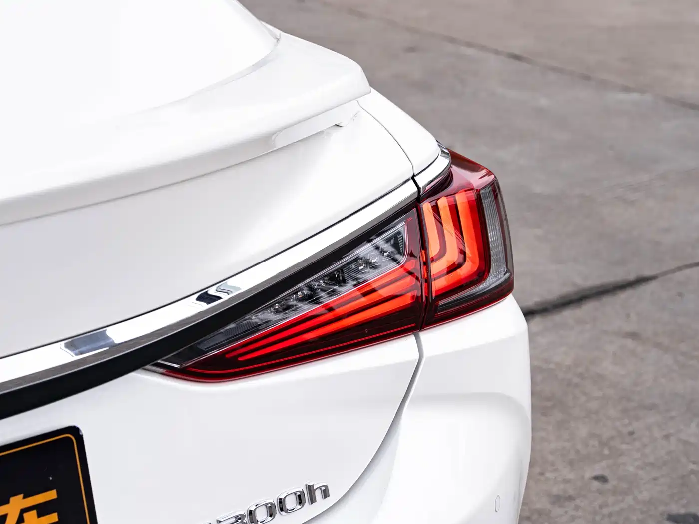 Lexus ES 2022 300h Ultimate Edition фото 7