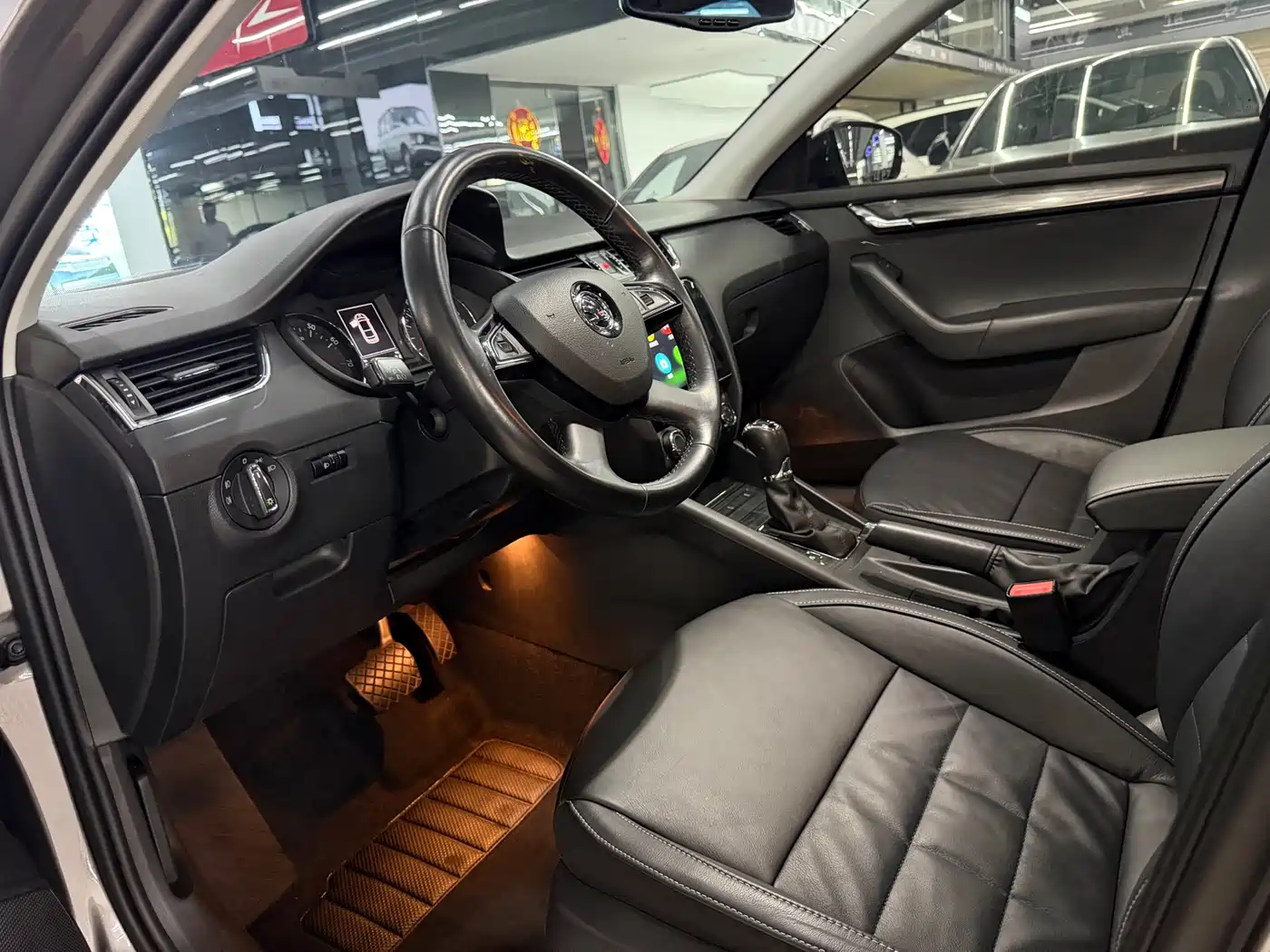 Škoda Octavia 2016 1.6L Automatic Smart Edition фото 7