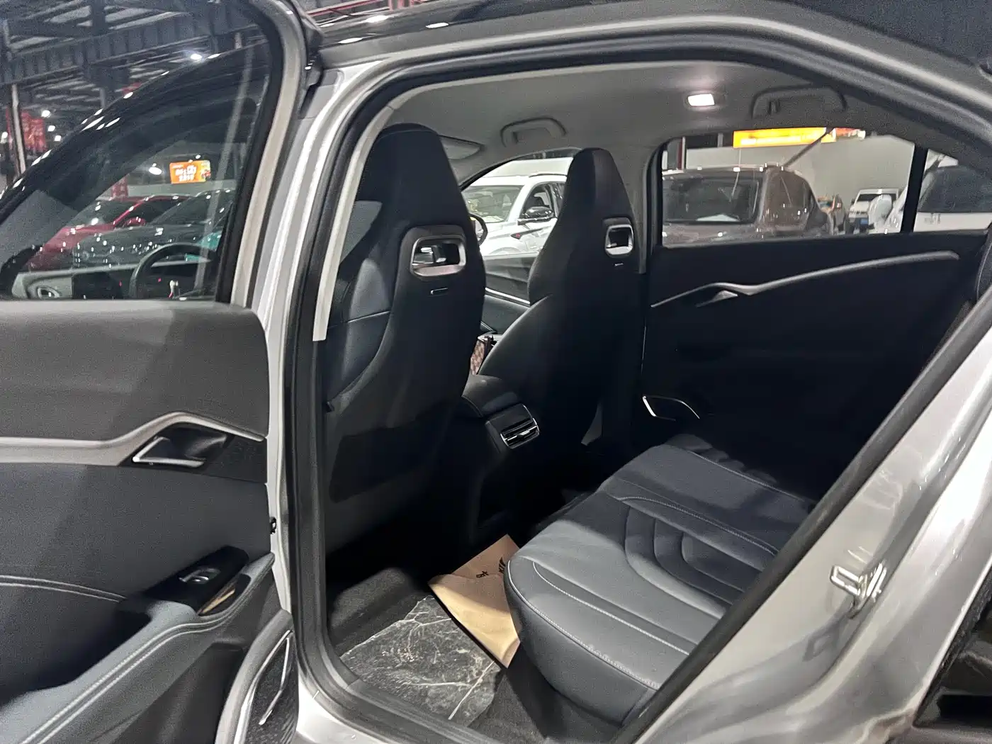 NEZHA AUTOMOBILE NEZHA U