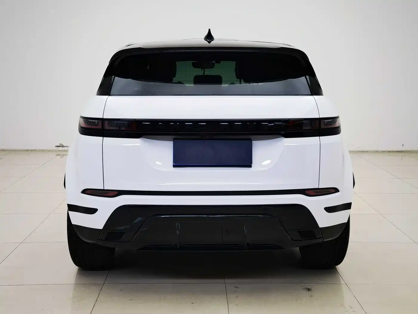 Land Rover Range Rover Evoque 2020 Model 249PS R-DYNAMIC S Gloss Black Sport Edition фото 5