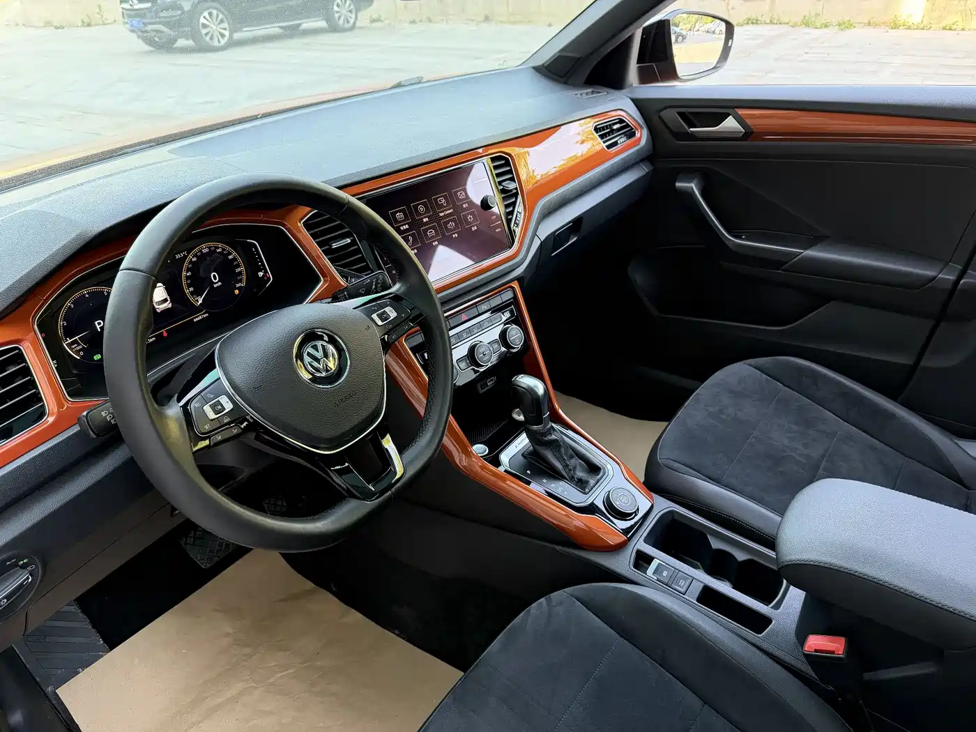 Volkswagen T-ROC 2018 280TSI DSG 4WD Luxury (China V) фото 5