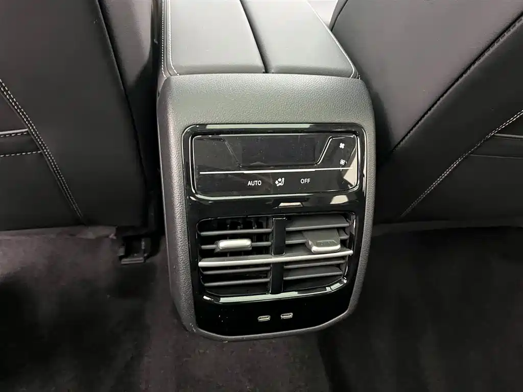 Volkswagen Magotan 2024 380TSI DSG Luxury Edition (Daimai Package) фото 8