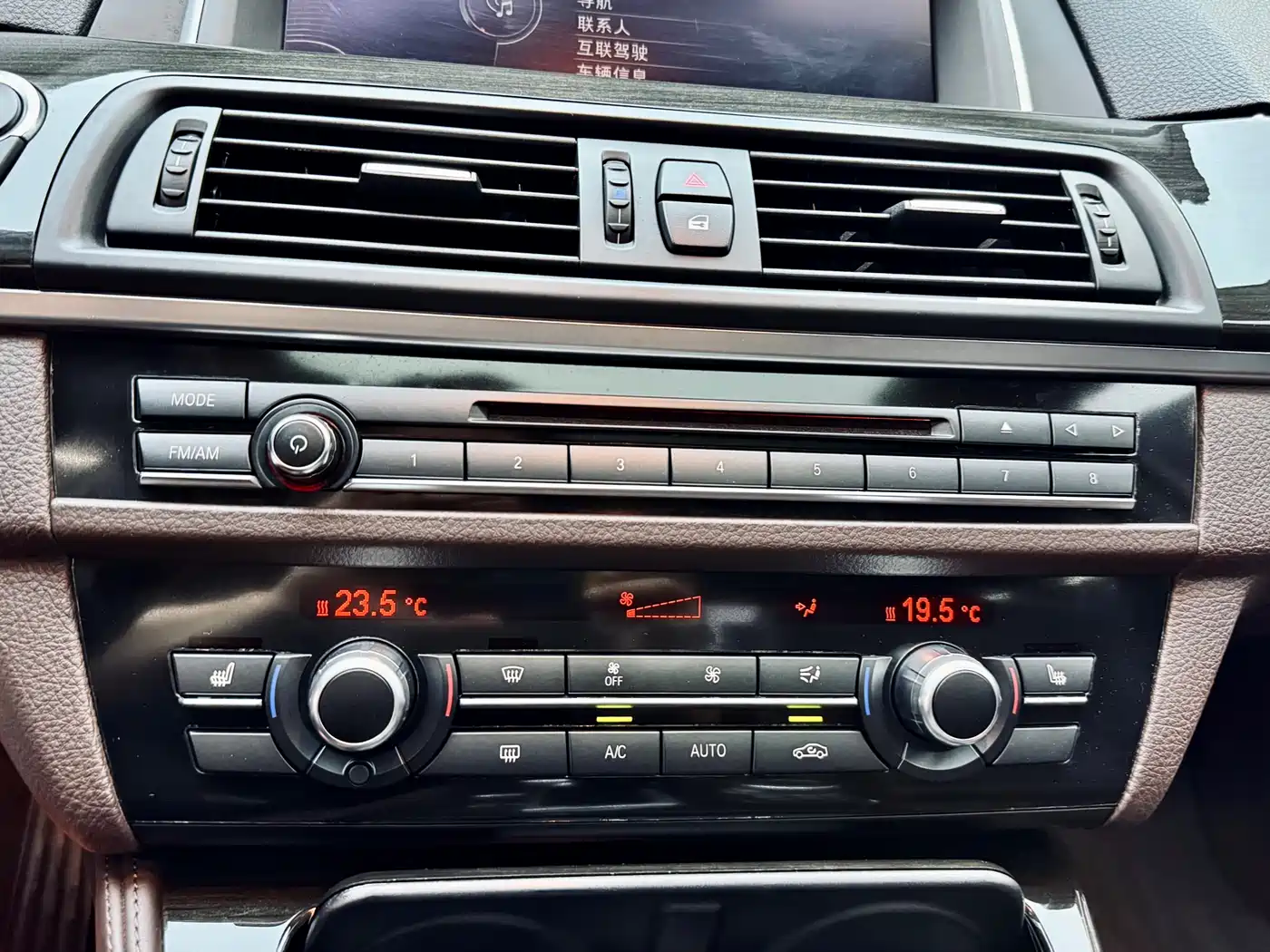 BMW 5 Series 2014 525Li Luxury Design Package фото 16