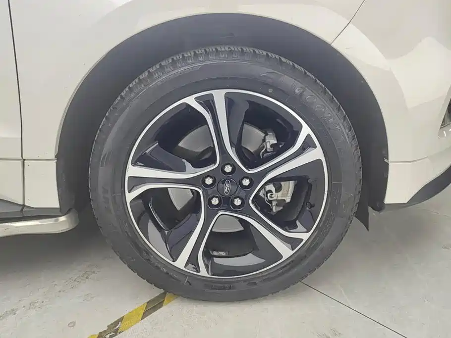Фото 6 - Ford Edge